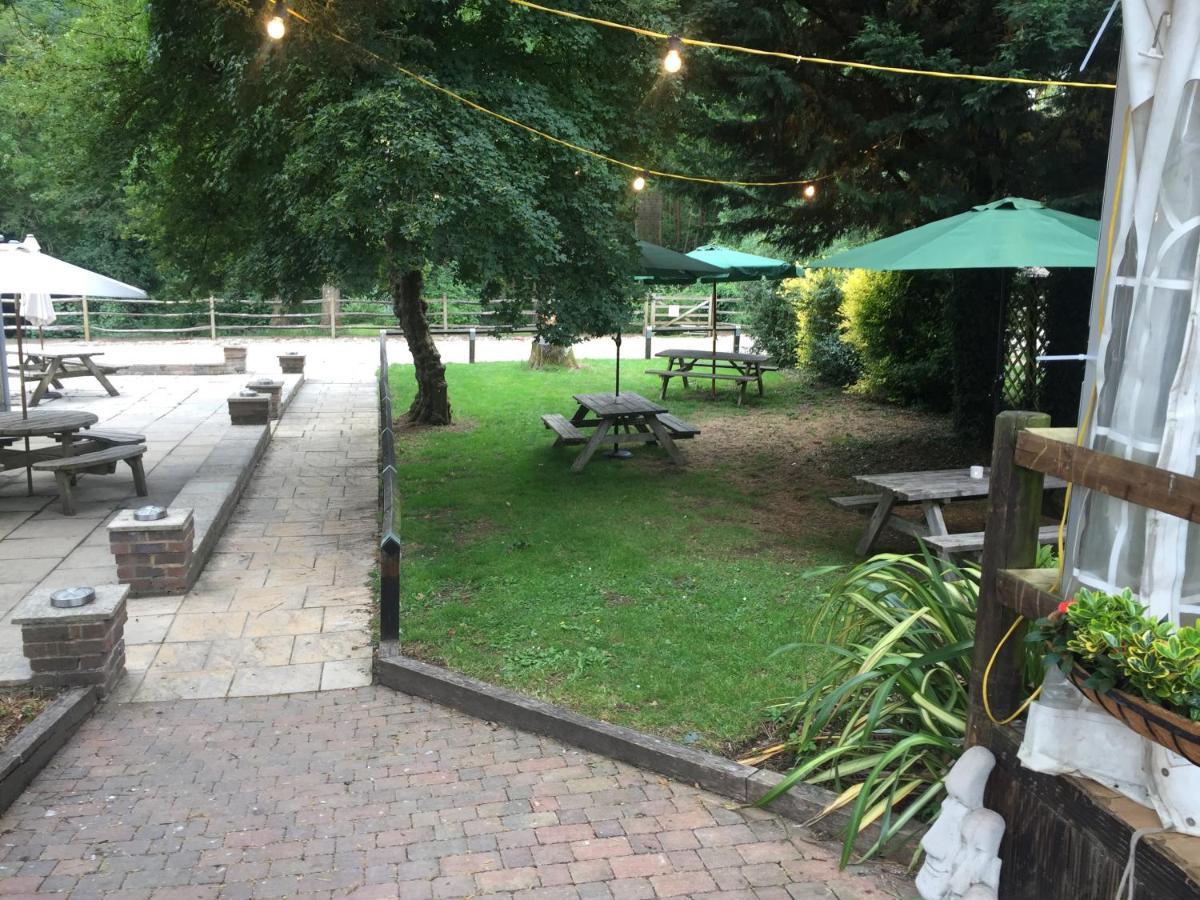 Bell Tent Glamping At Marwell Resort Winchester Exterior foto