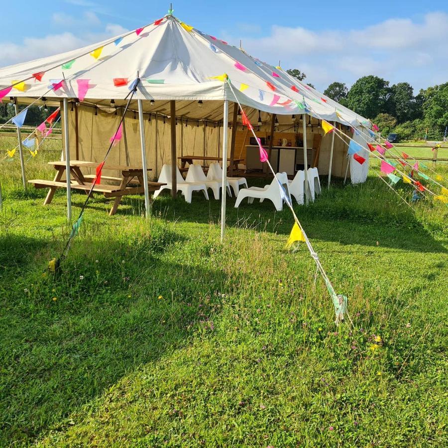 Bell Tent Glamping At Marwell Resort Winchester Exterior foto